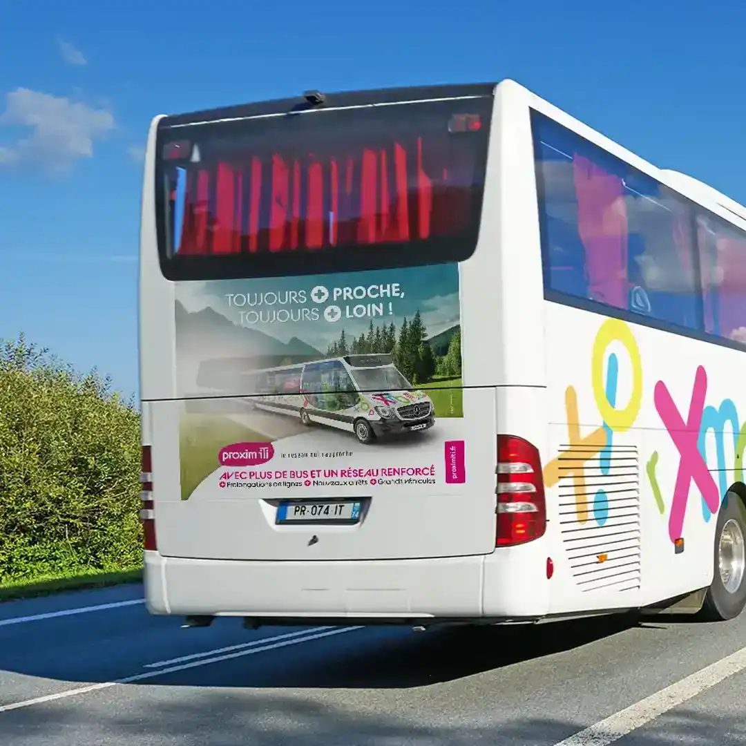 campagne-bus-bonneville Site CineArchi affiché sur ordinateur portable – refonte WordPress avec design responsive et expérience utilisateur optimisée