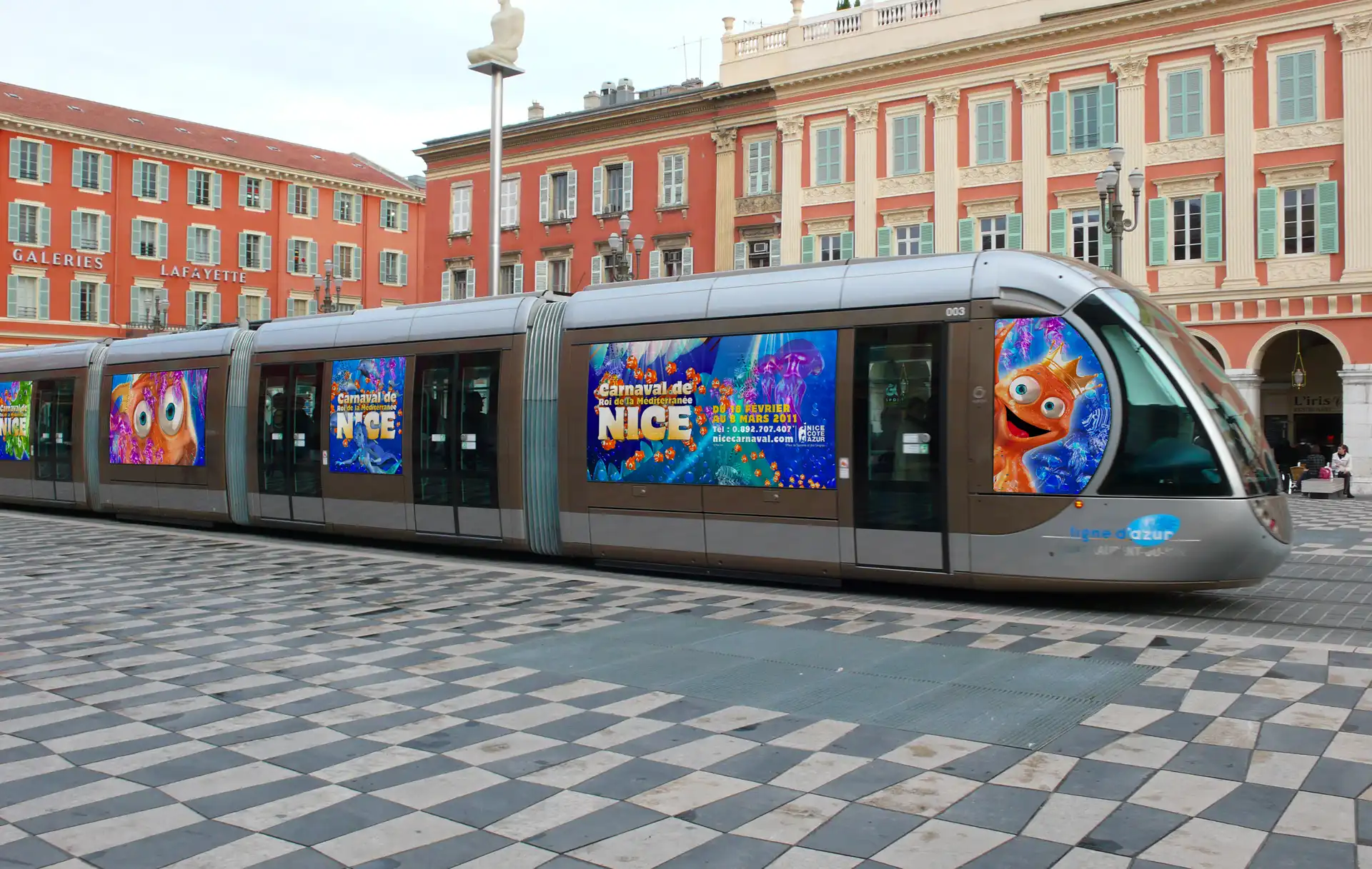 habilllage-tramway-total-covering Habillage du Tramway de Nice pour le Carnaval 2011